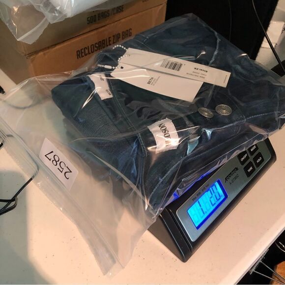 Hudson Beth Mid-Rise Baby Bootcut Jean Dark Wash Size 26 NWT - Picture 12 of 12